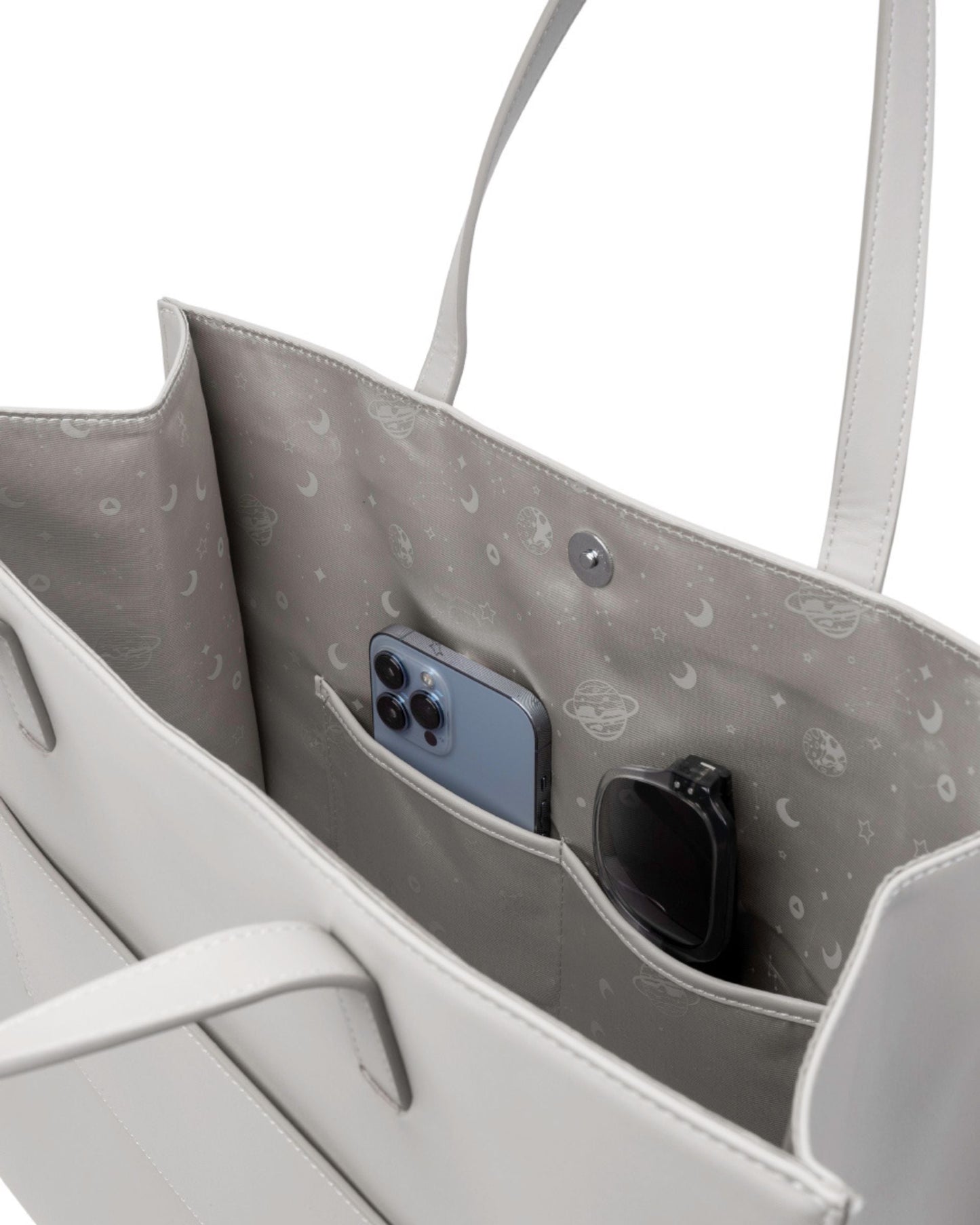The Travel–Tote .3